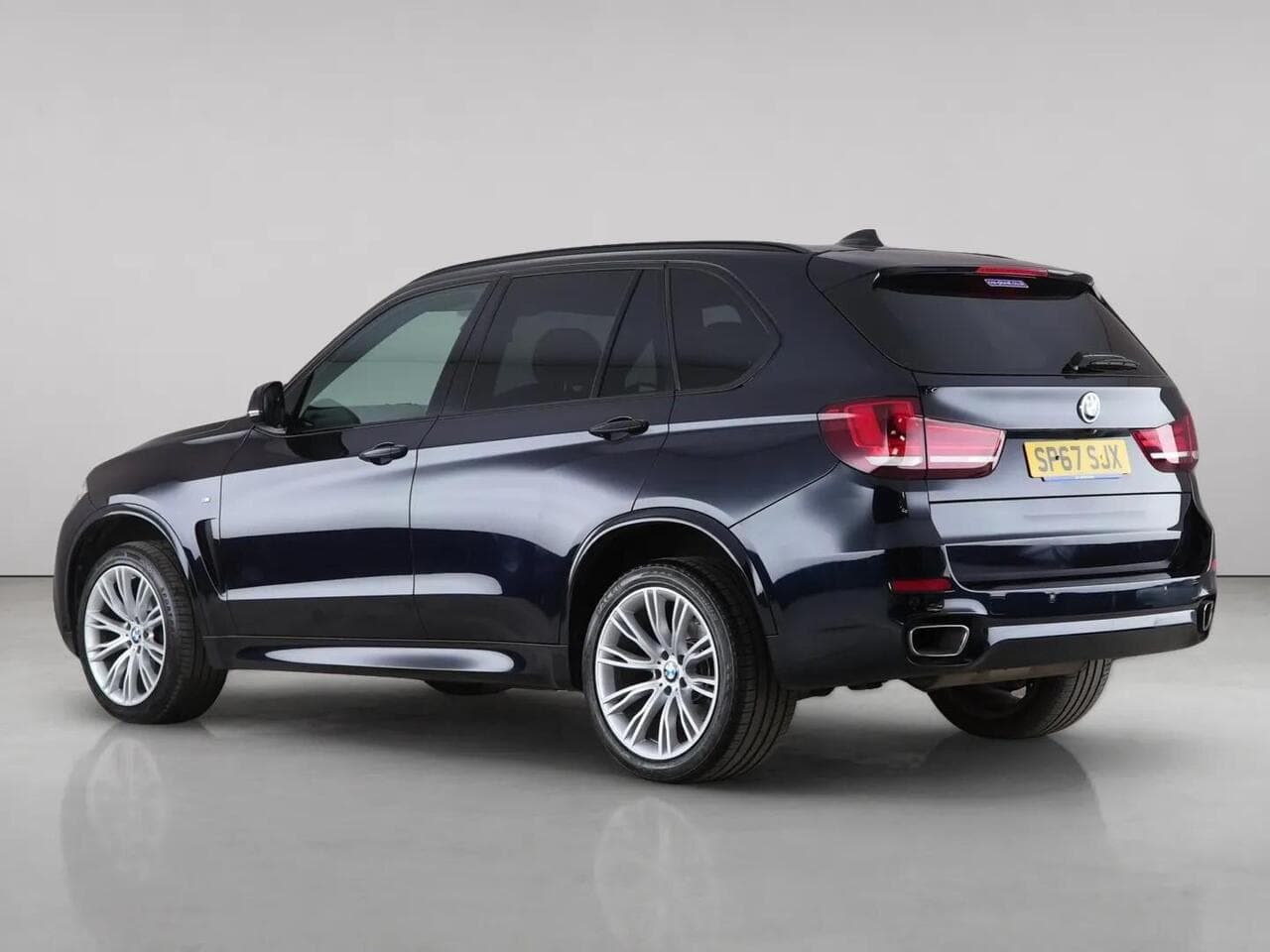 BMW X5 thumbnail Rear Left