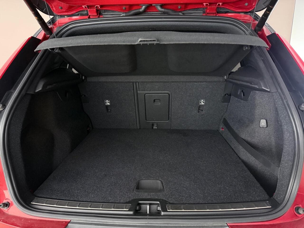 Volvo XC40 thumbnail Boot
