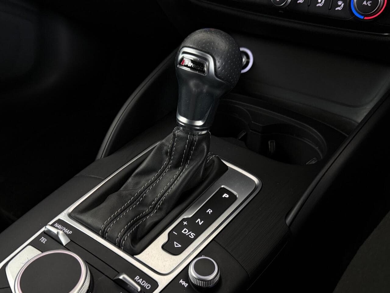 Audi A3 Cabriolet thumbnail Interior Front