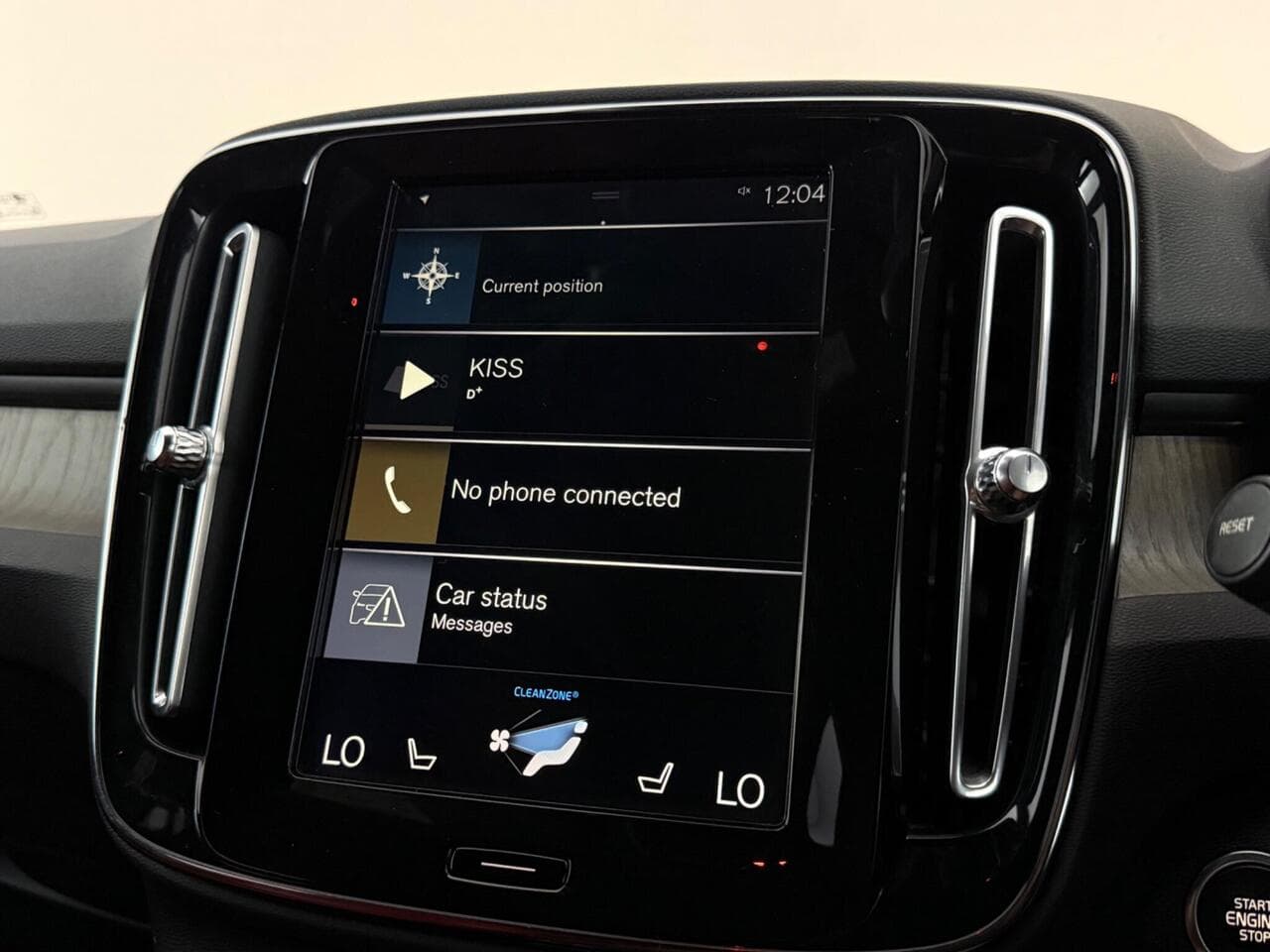 Volvo XC40 thumbnail Infotainment System