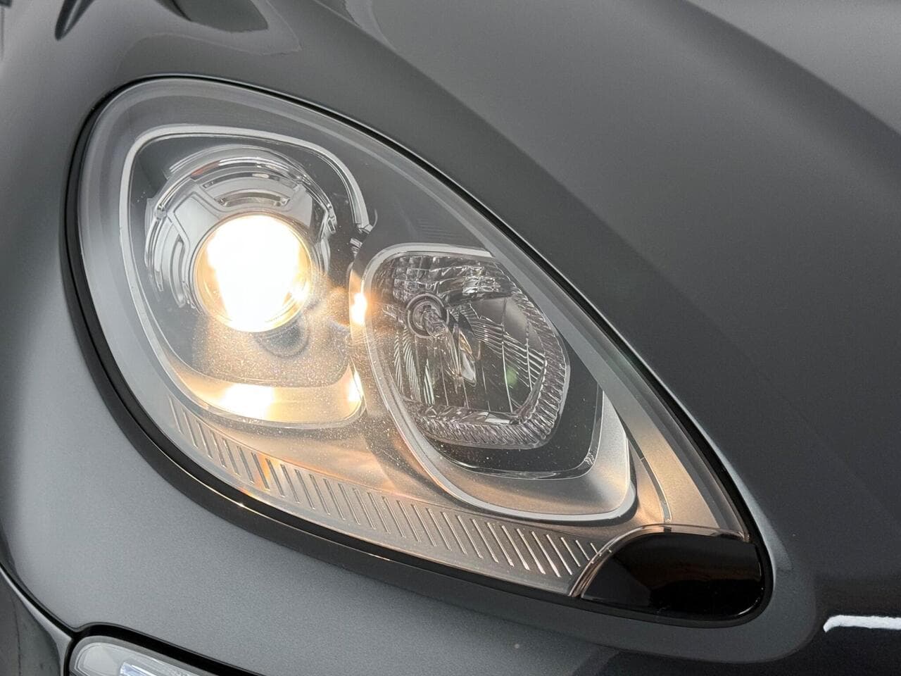 Porsche Macan thumbnail Lights Front