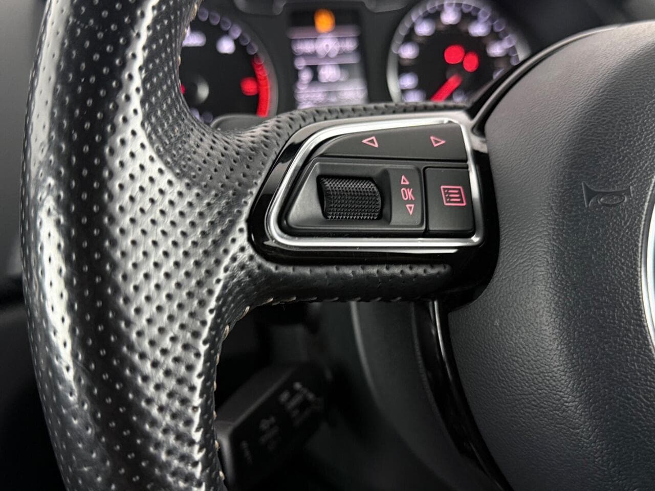 Audi Q3 thumbnail Misc Controls