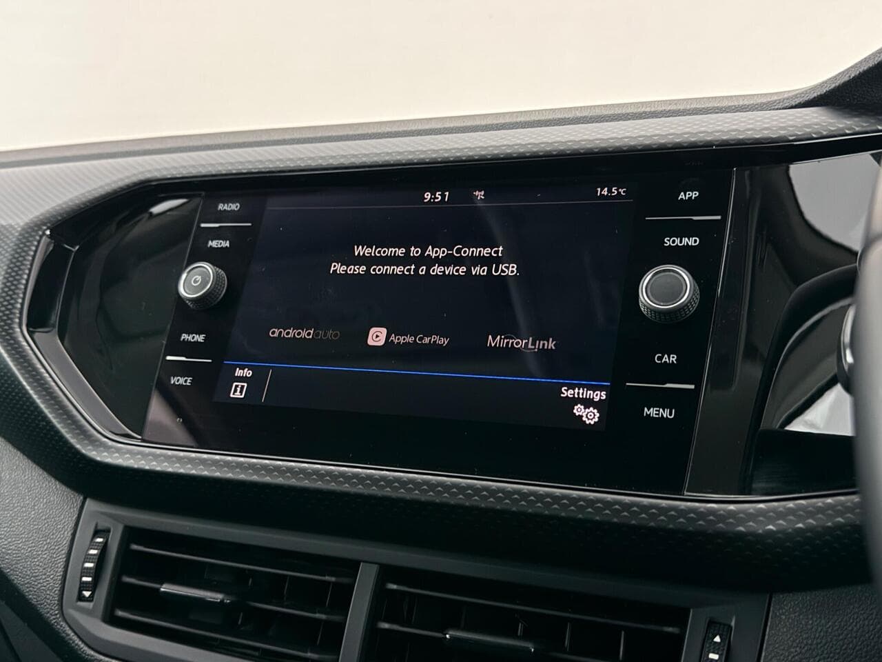 Volkswagen T-Cross thumbnail Infotainment System