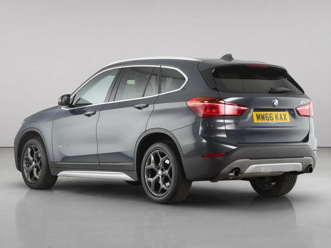 BMW X1 thumbnail Rear Left