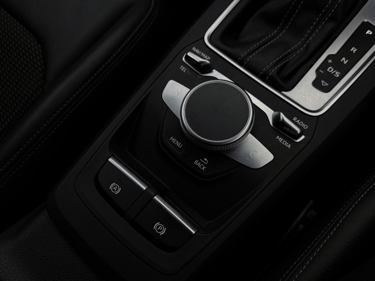 Audi Q2 thumbnail Misc Controls