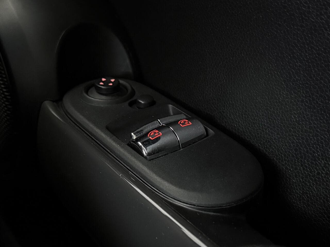 MINI Hatch thumbnail Misc Controls