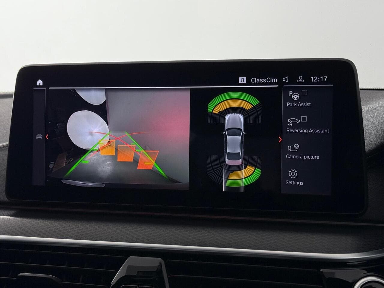 BMW 5 Series thumbnail Infotainment System