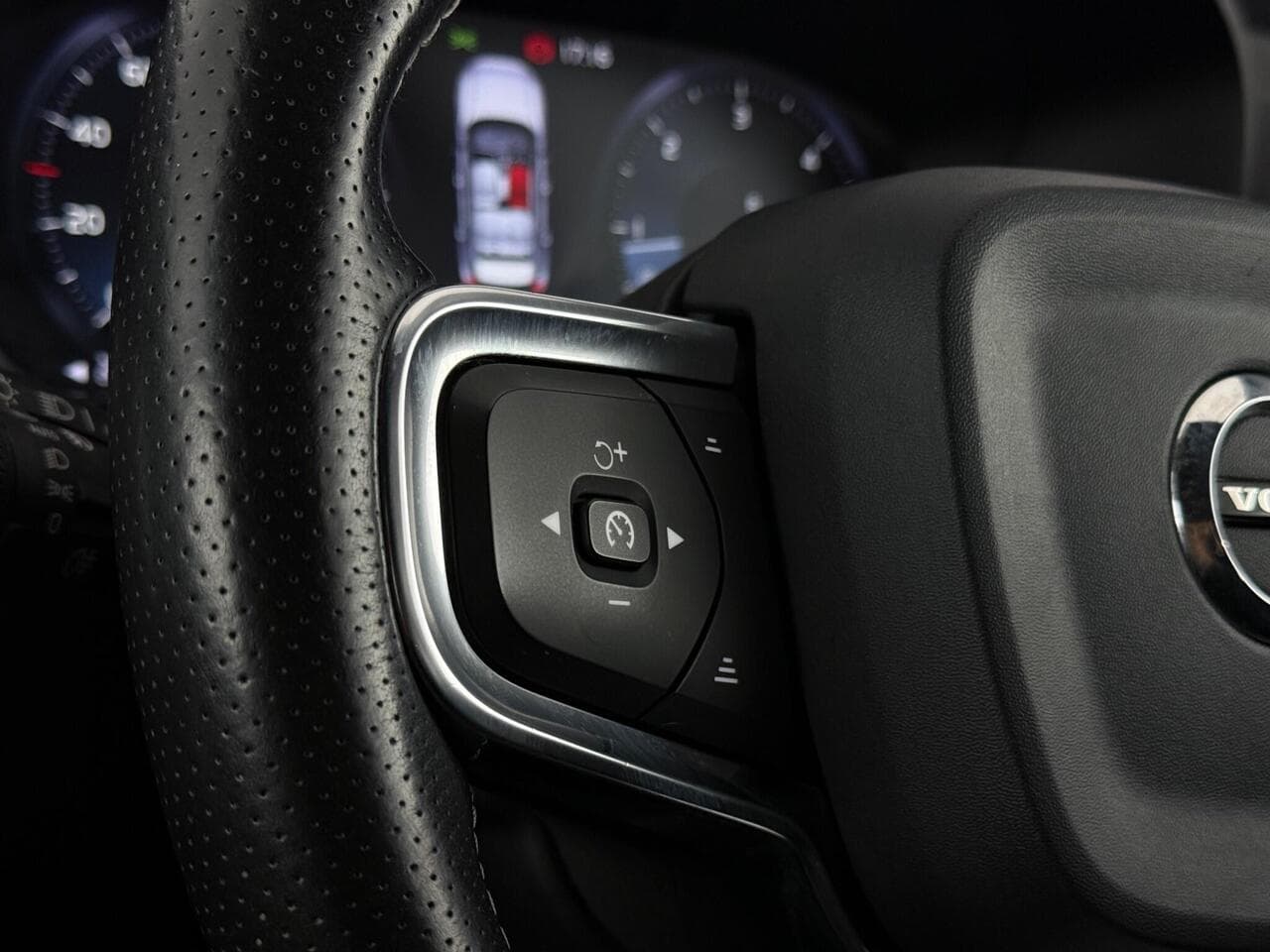 Volvo XC40 thumbnail Misc Controls