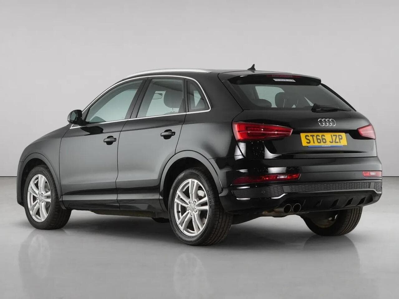 Audi Q3 thumbnail Rear Left
