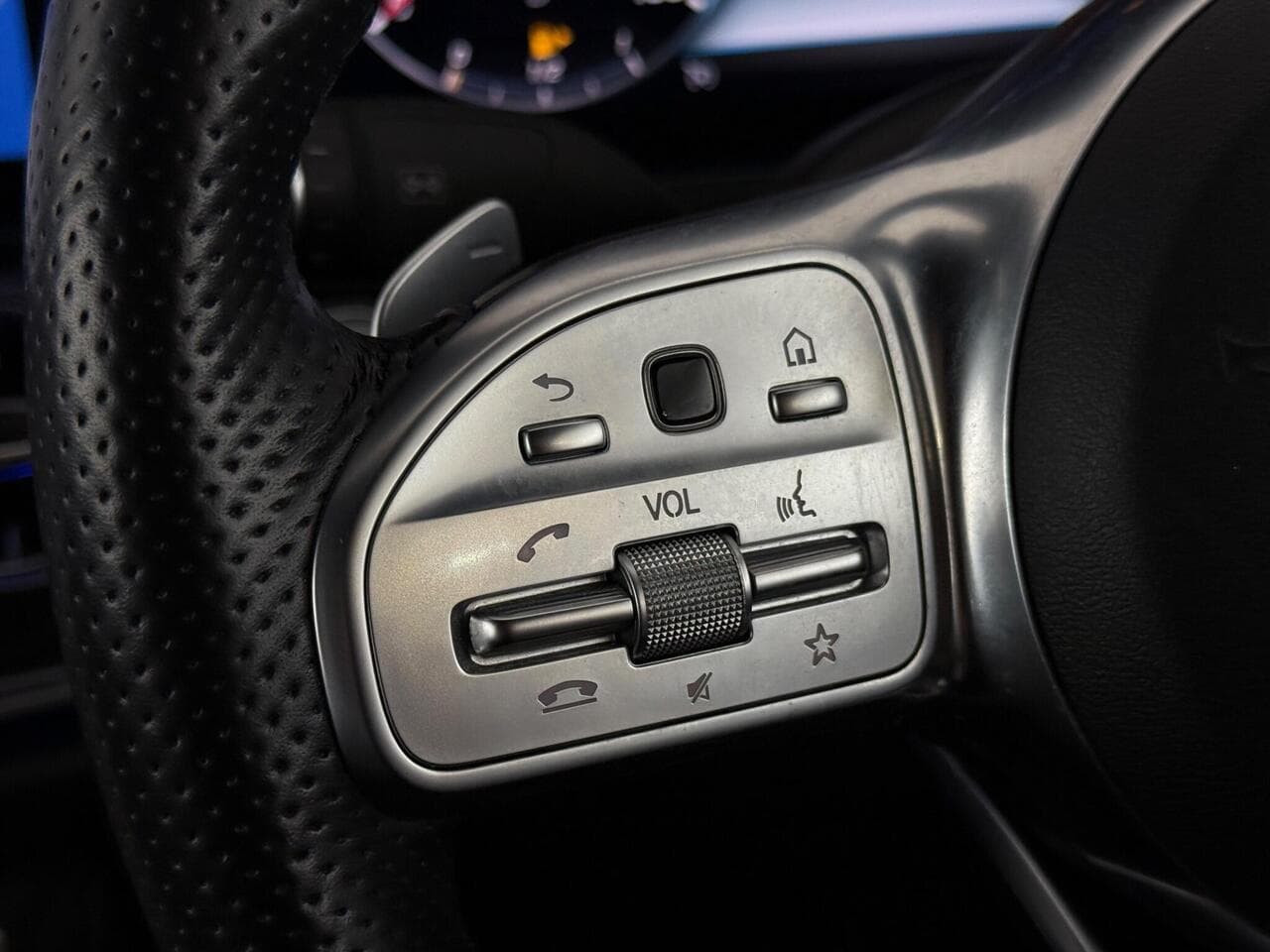 Mercedes-Benz E Class thumbnail Misc Controls