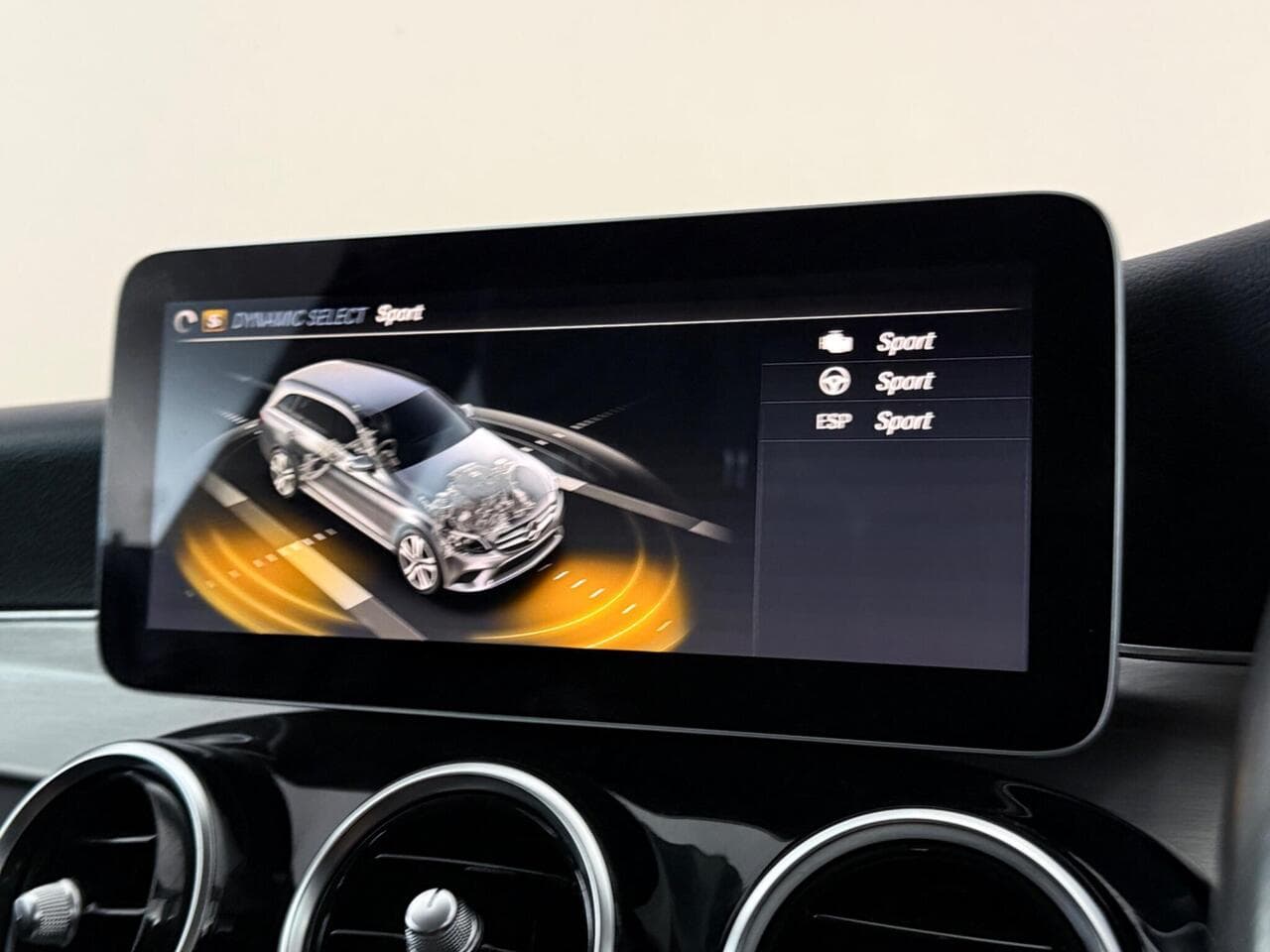 Mercedes-Benz C Class thumbnail Infotainment System