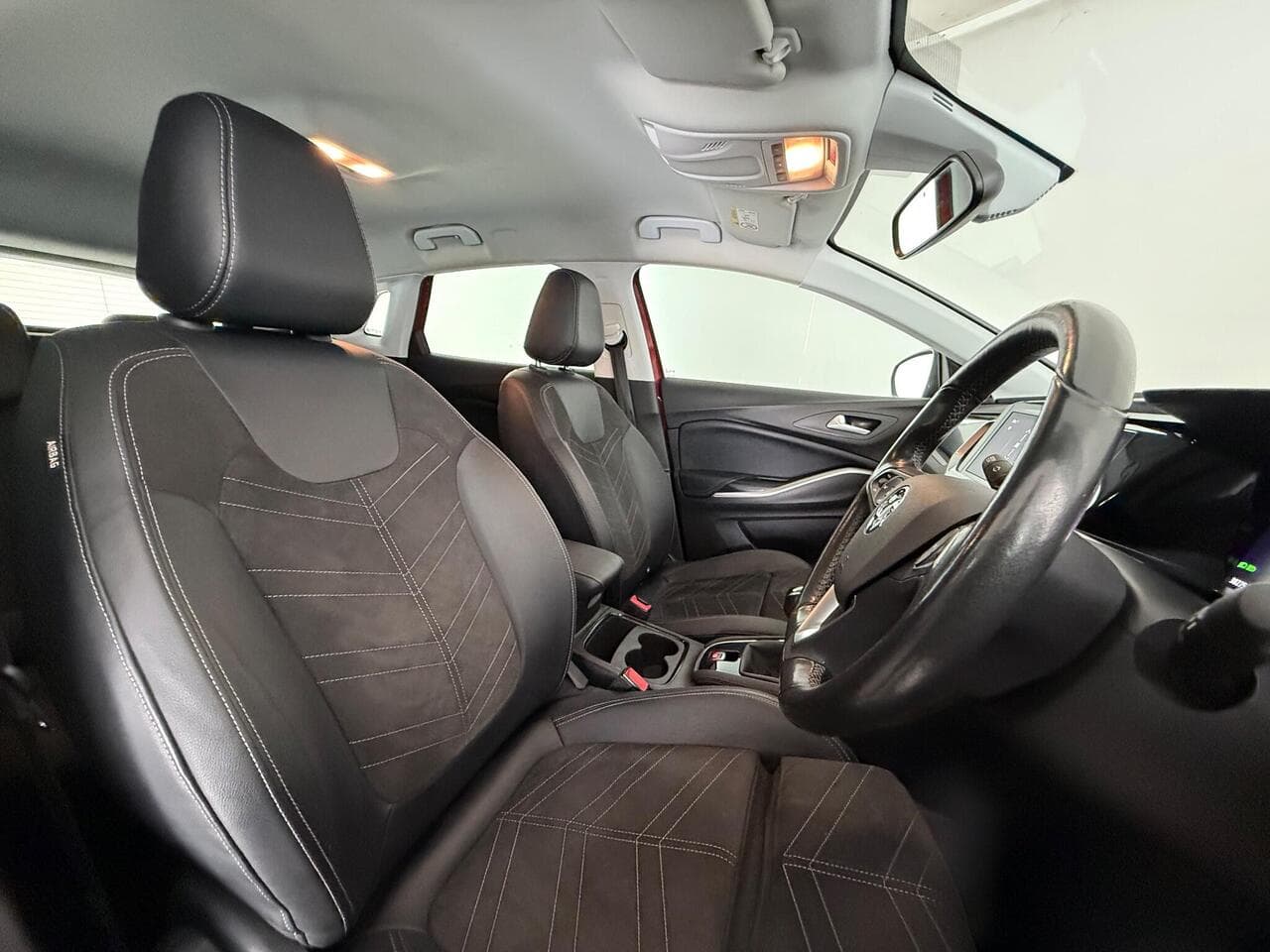 Vauxhall Grandland thumbnail Seat Driver