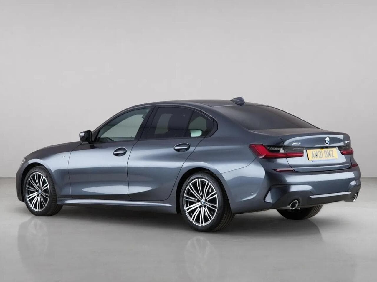 BMW 3 Series thumbnail Rear Left