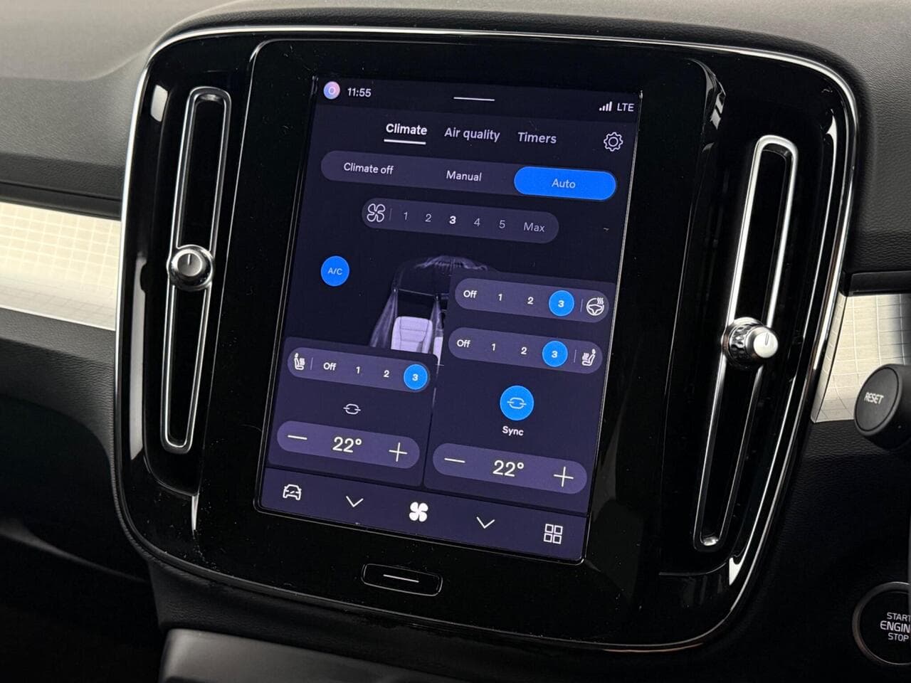 Volvo XC40 thumbnail Infotainment System