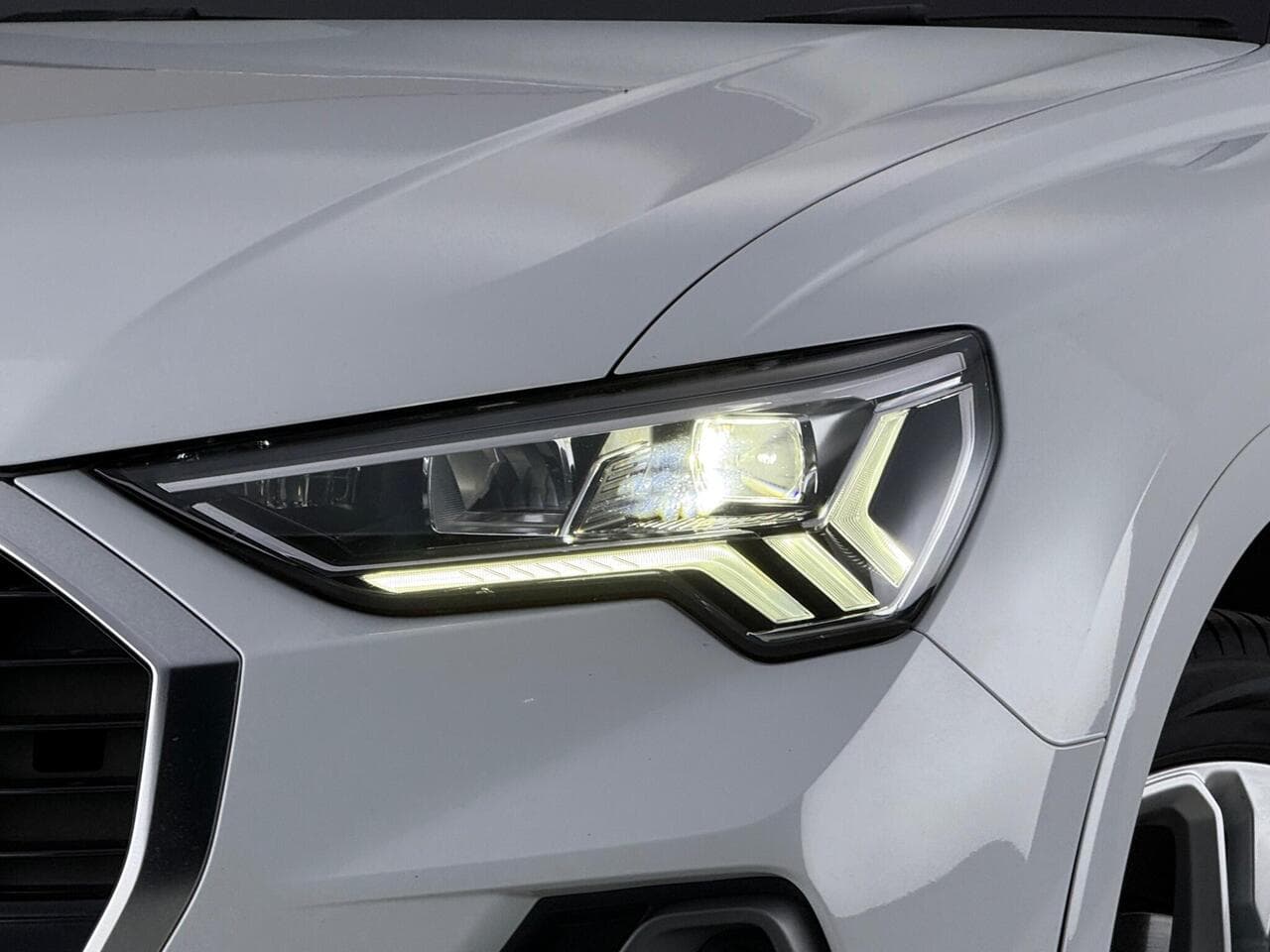 Audi Q3 thumbnail Lights Front