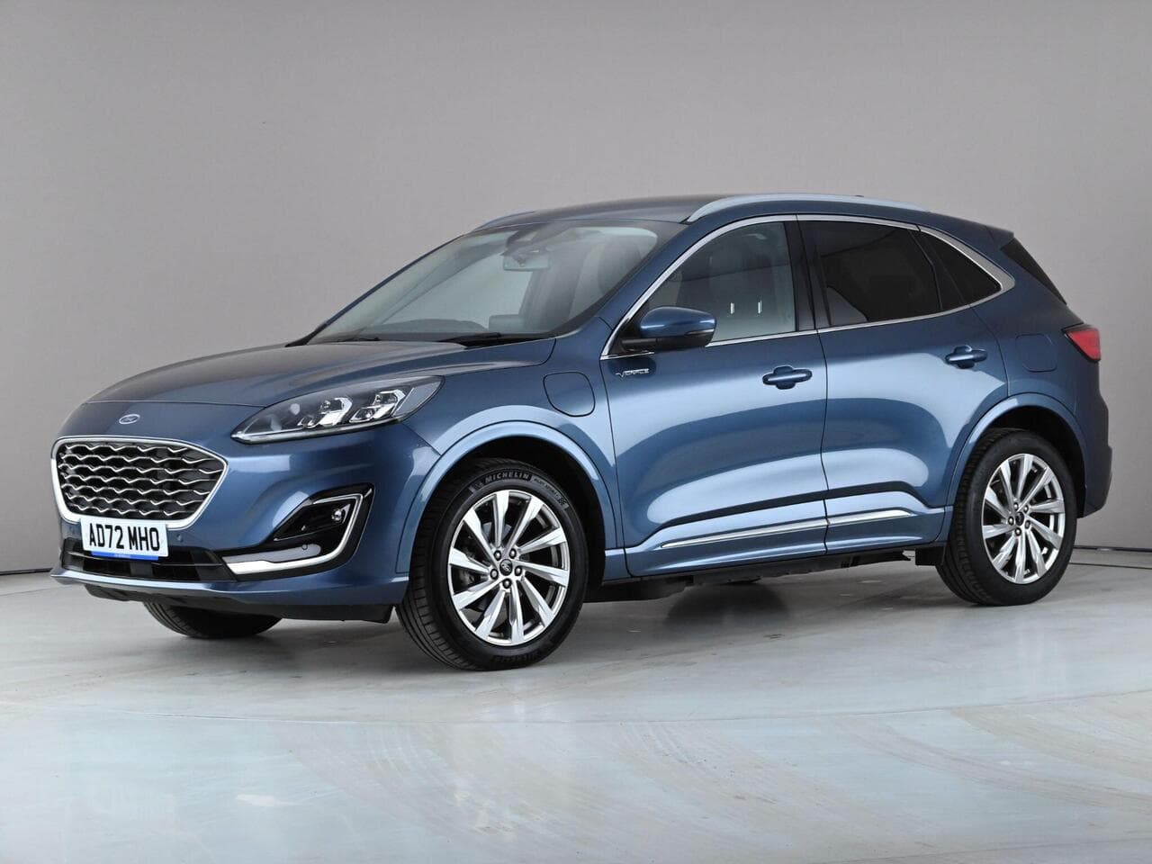 Ford Kuga thumbnail Front Left