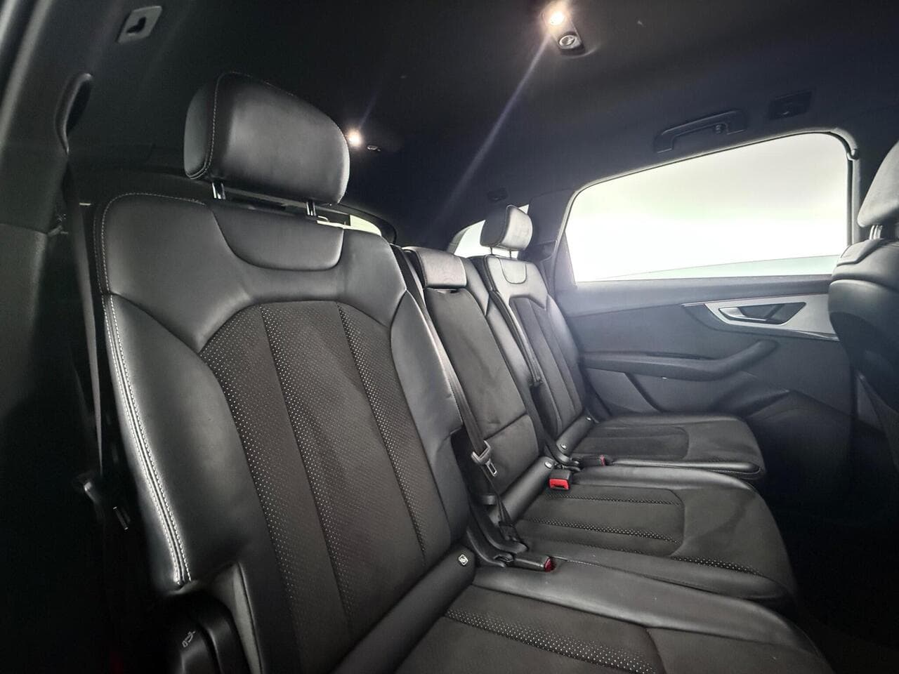 Audi Q7 thumbnail Seats Rear