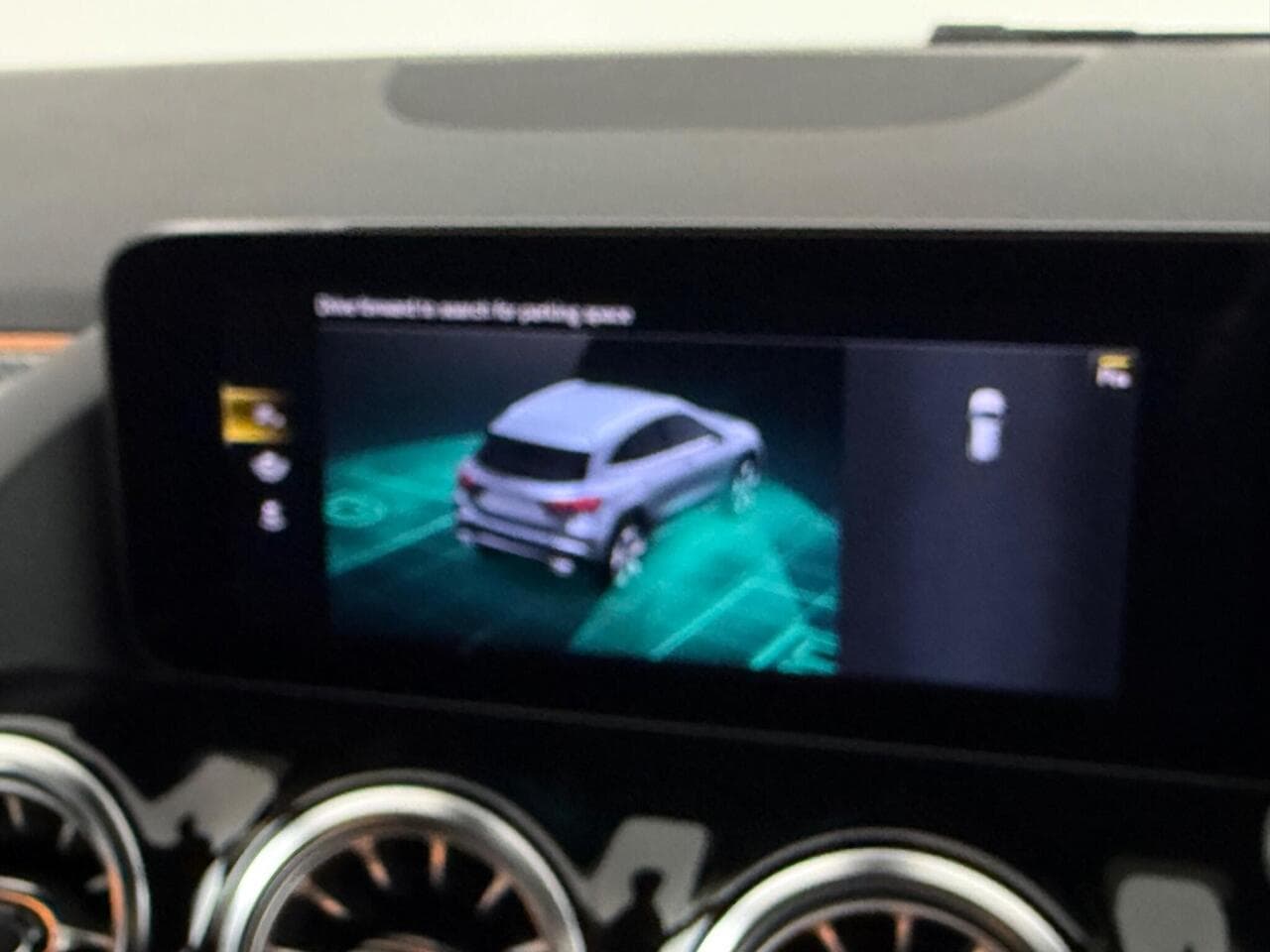 Mercedes-Benz GLA thumbnail Infotainment System