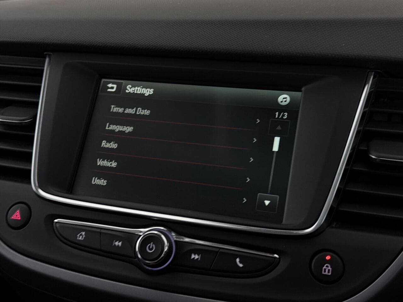 Vauxhall Crossland thumbnail Infotainment System