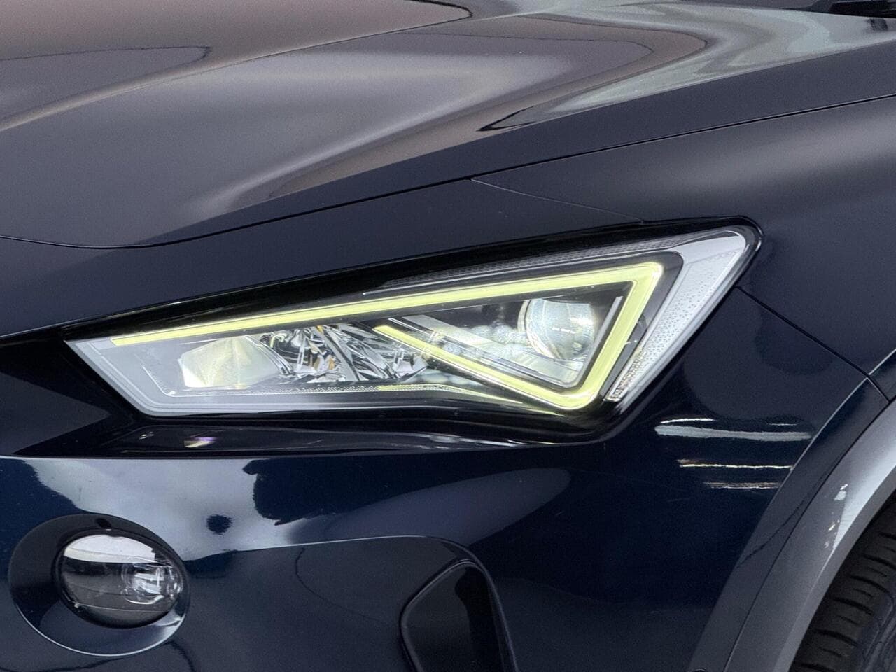 CUPRA Formentor thumbnail Lights Front
