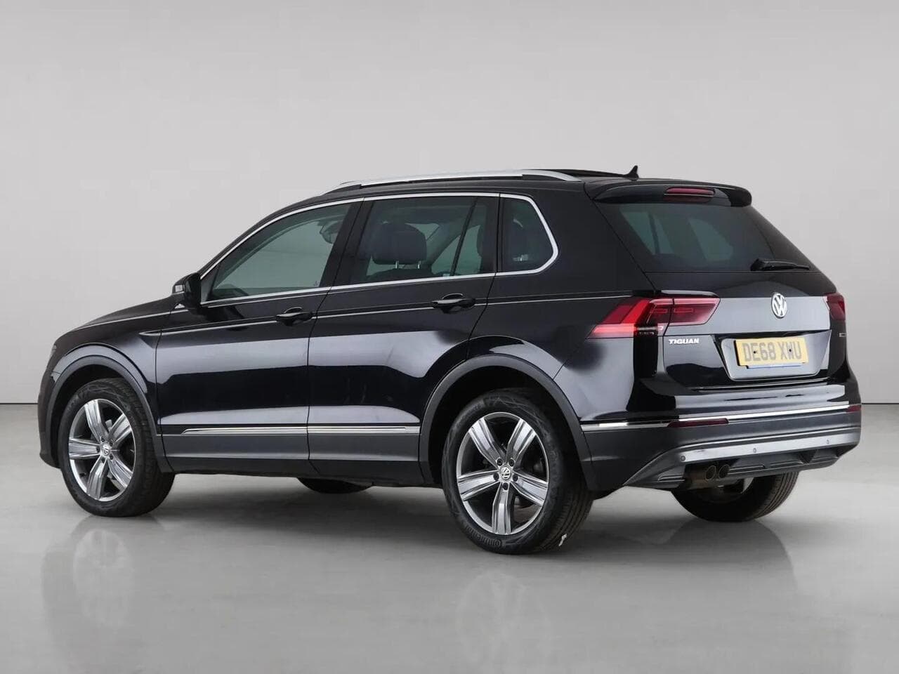Volkswagen Tiguan thumbnail Rear Left