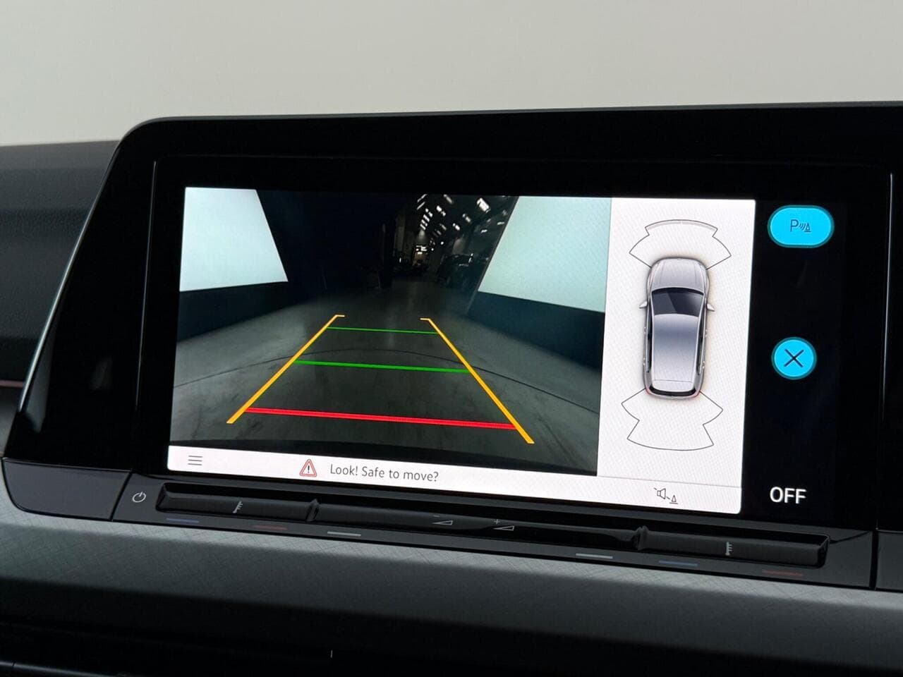 Volkswagen Golf thumbnail Infotainment System