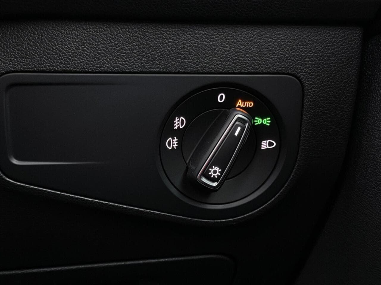 Volkswagen Tiguan thumbnail Misc Controls
