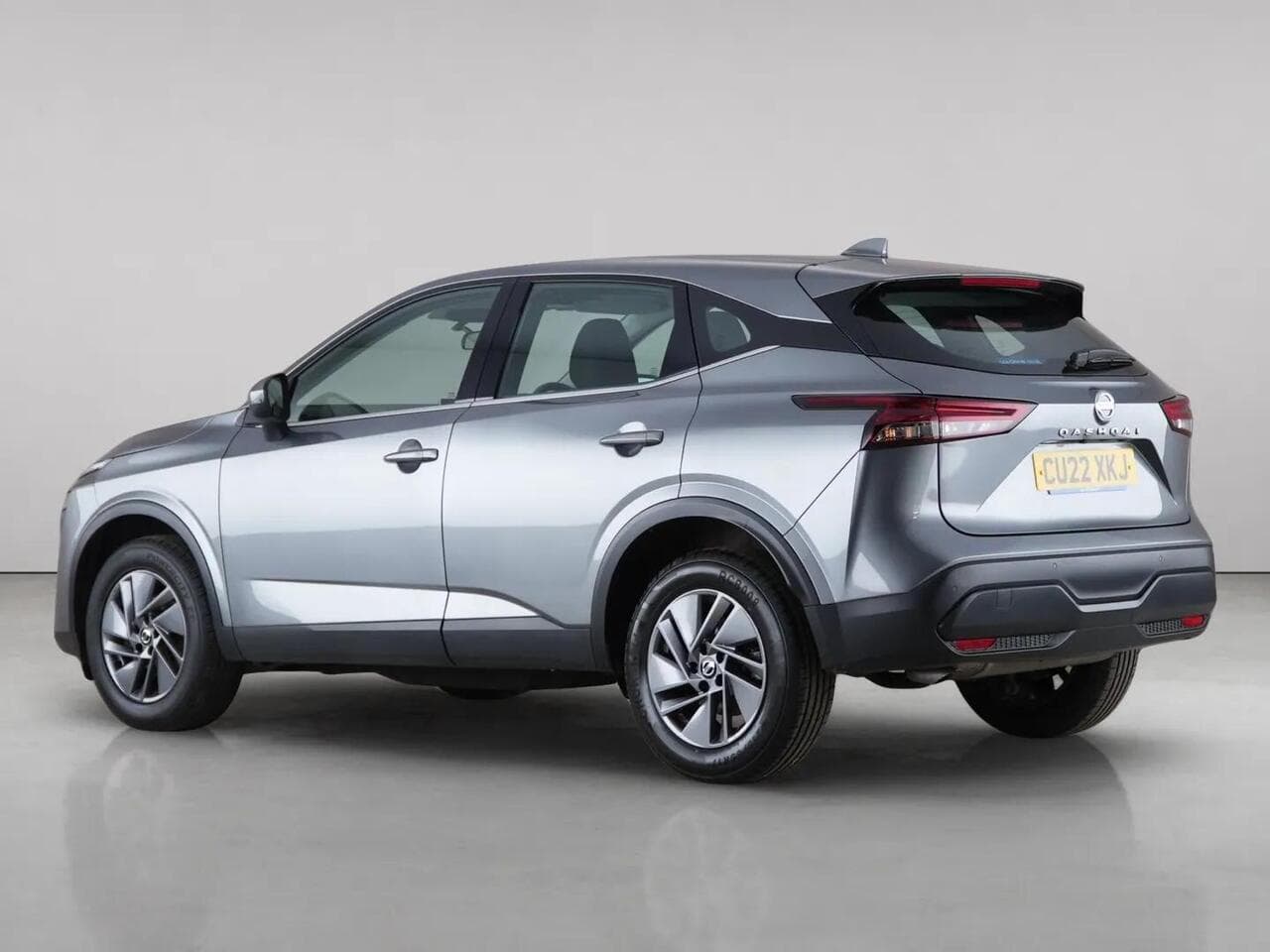 Nissan Qashqai thumbnail Rear Left