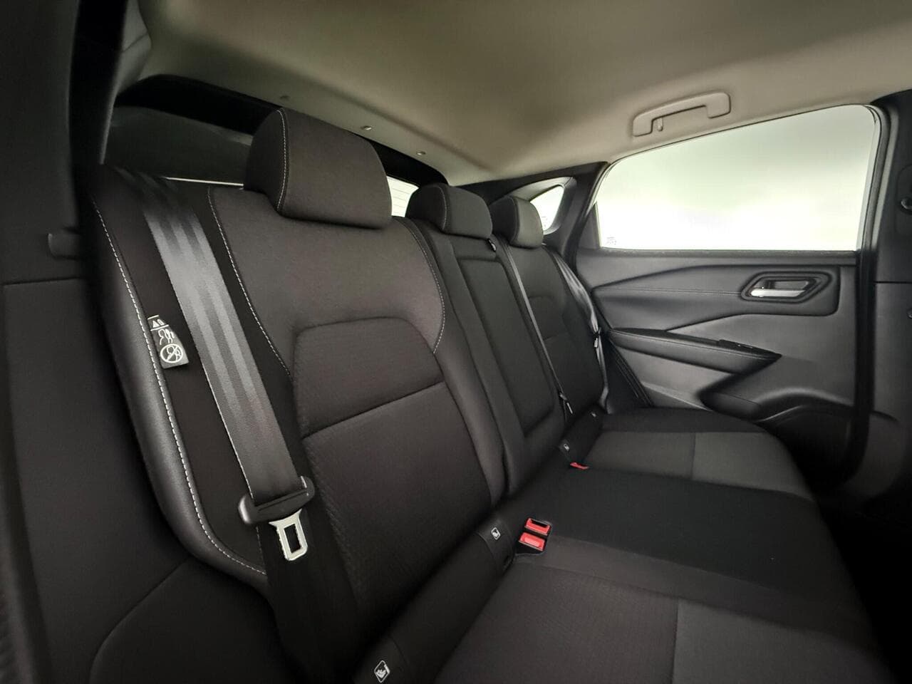 Nissan Qashqai thumbnail Seats Rear