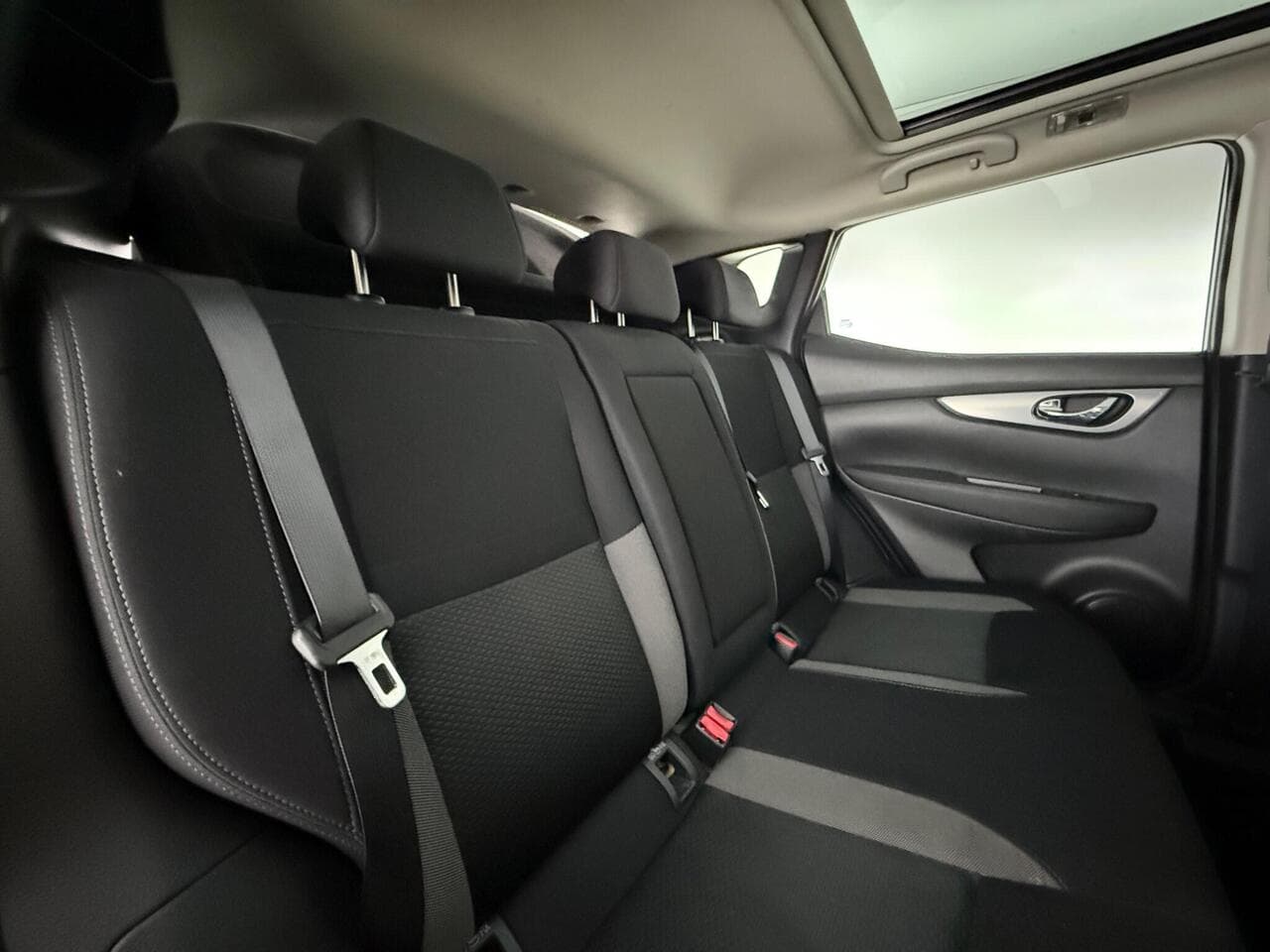 Nissan Qashqai thumbnail Seats Rear