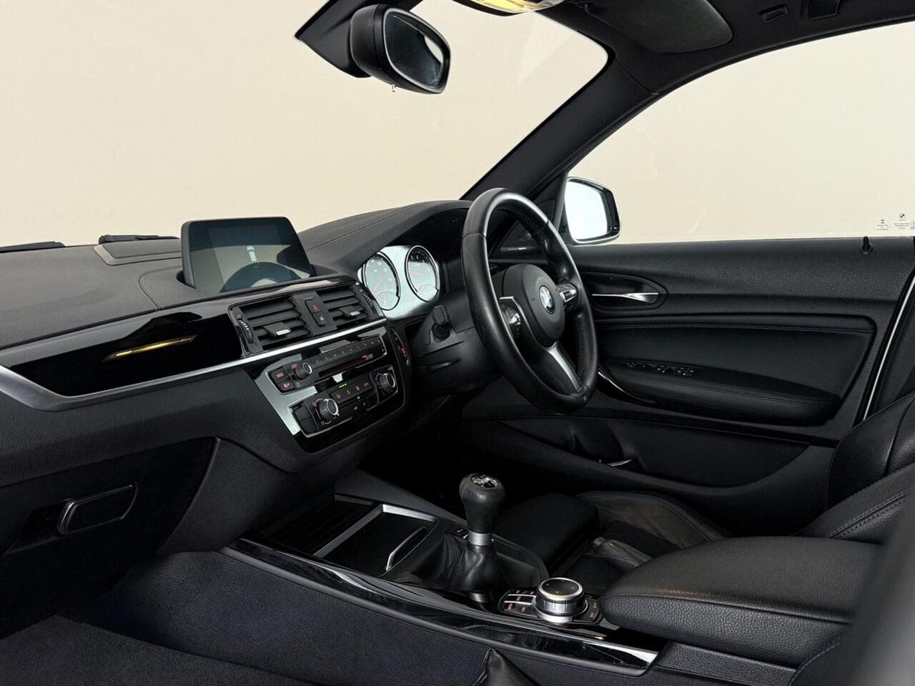 BMW 1 Series thumbnail Interior Front