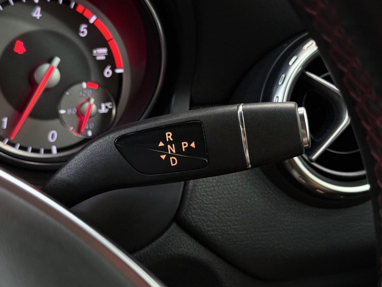 Mercedes-Benz GLA thumbnail Misc Controls