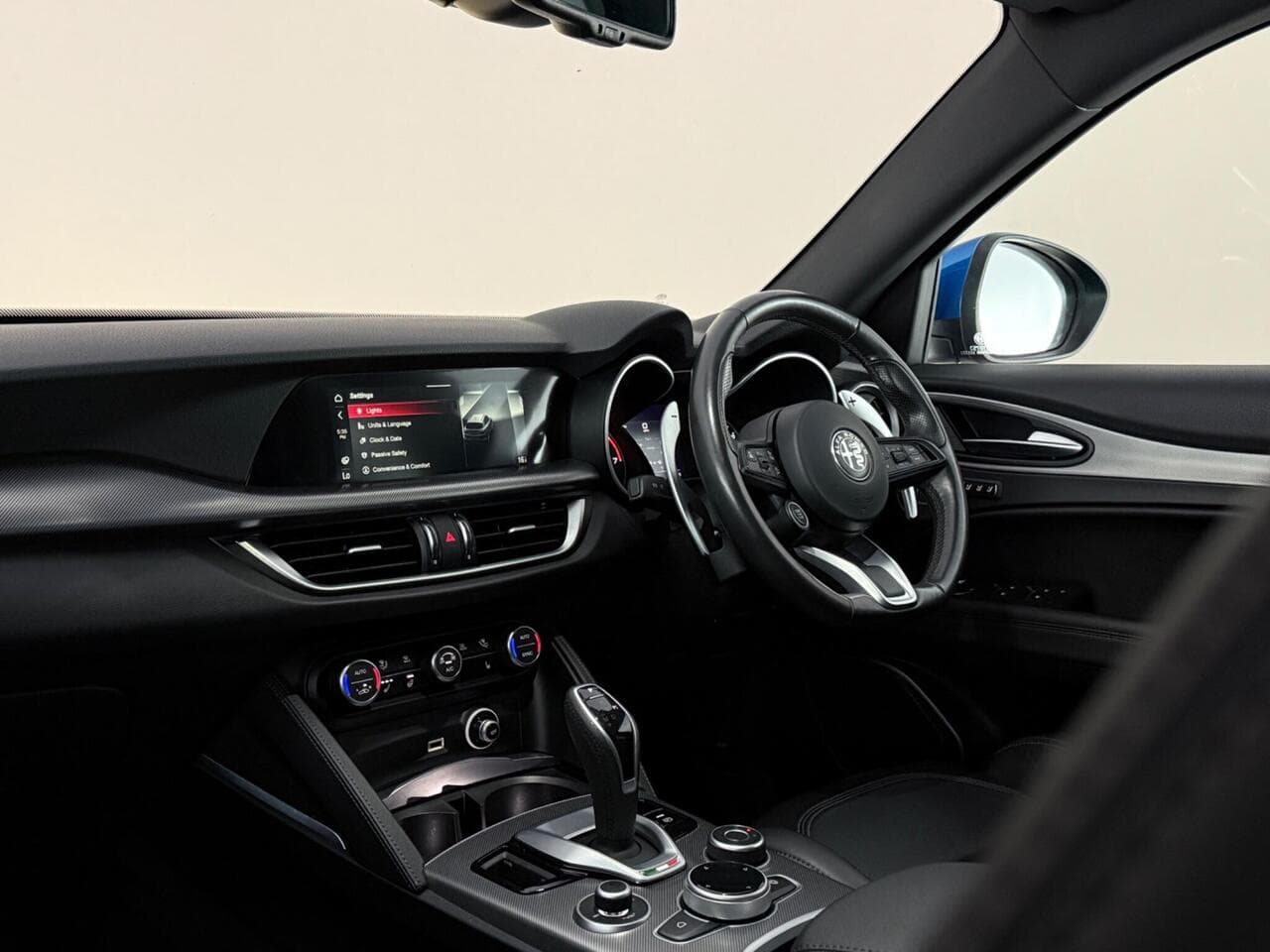 Alfa Romeo Stelvio thumbnail Interior Front