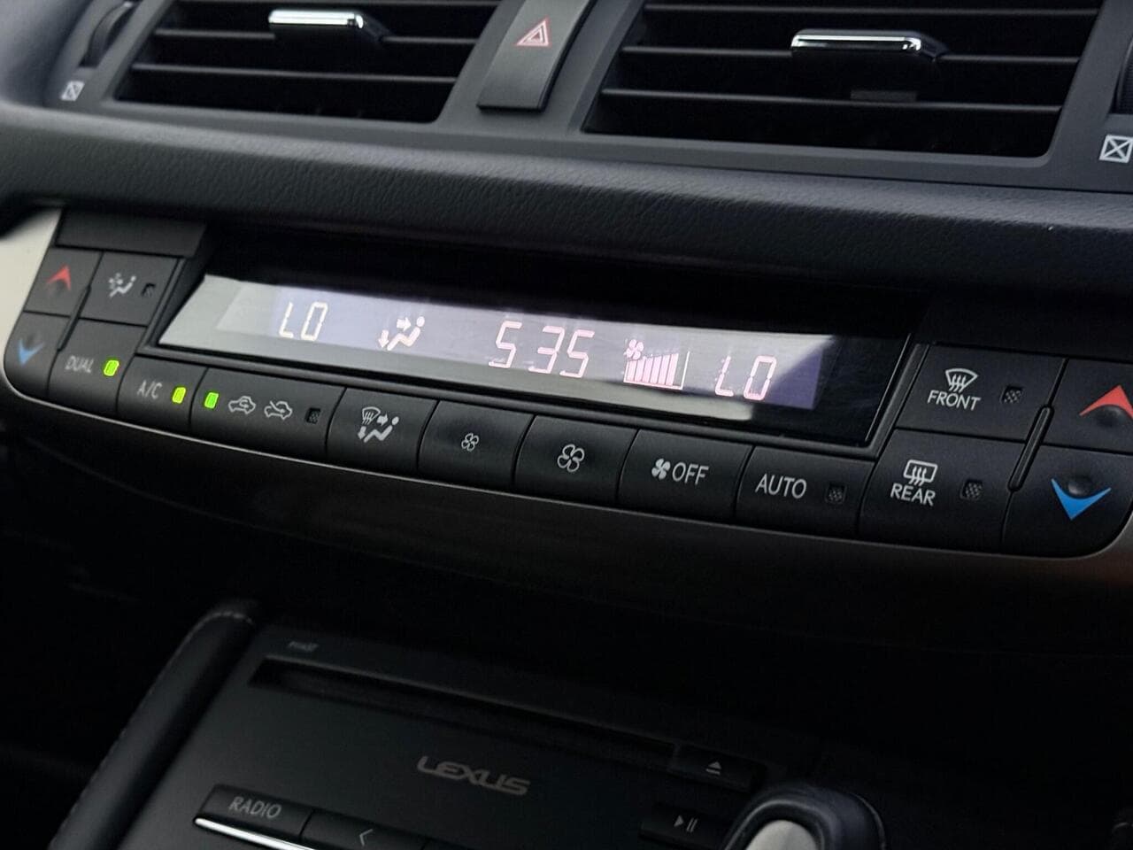 Lexus CT thumbnail Infotainment System