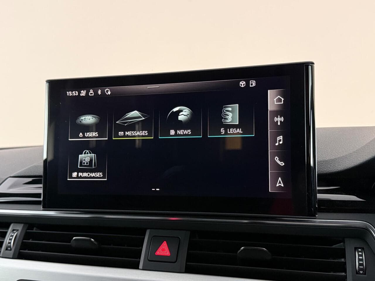 Audi A4 Avant thumbnail Infotainment System