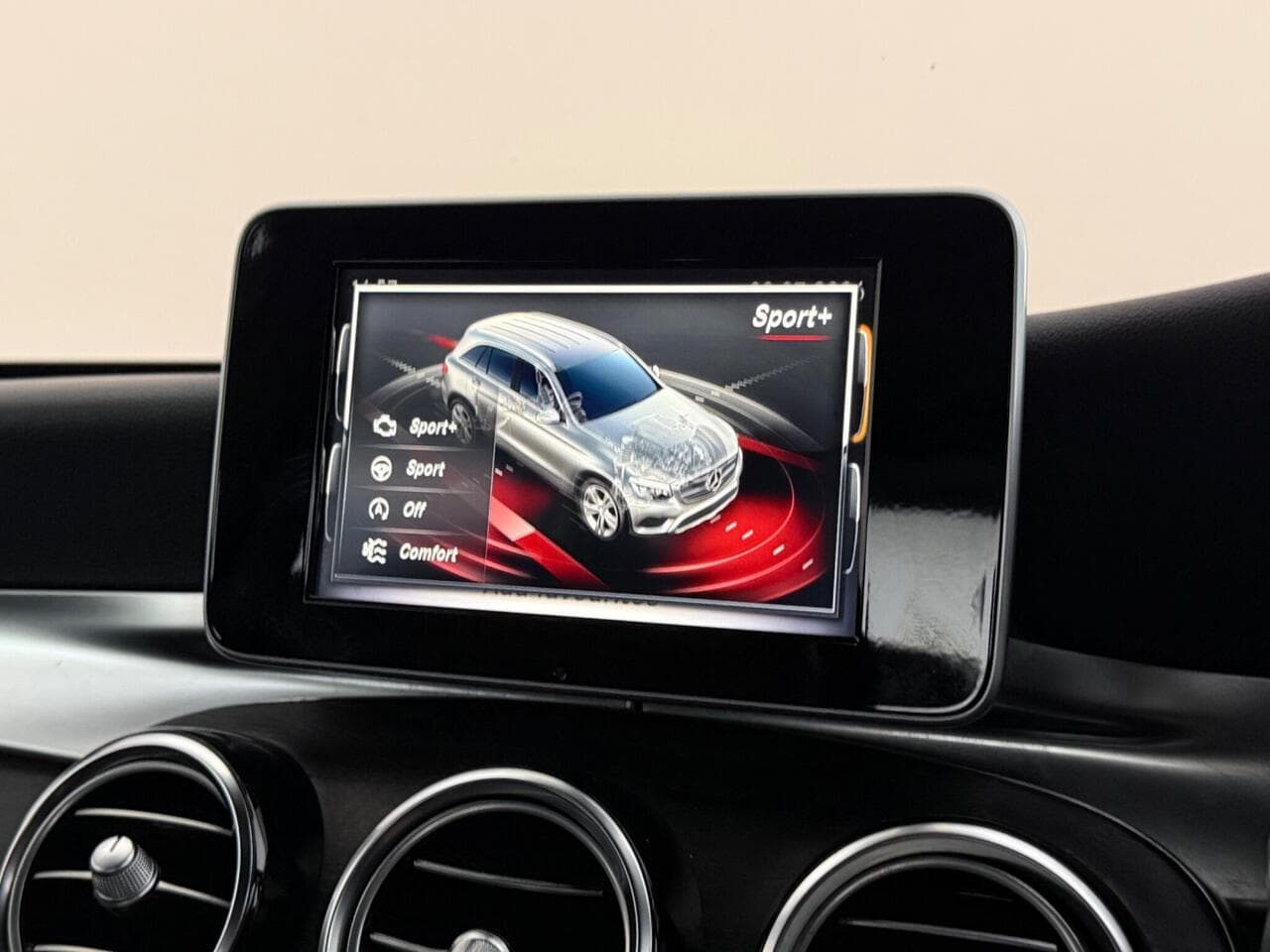 Mercedes-Benz GLC thumbnail Infotainment System