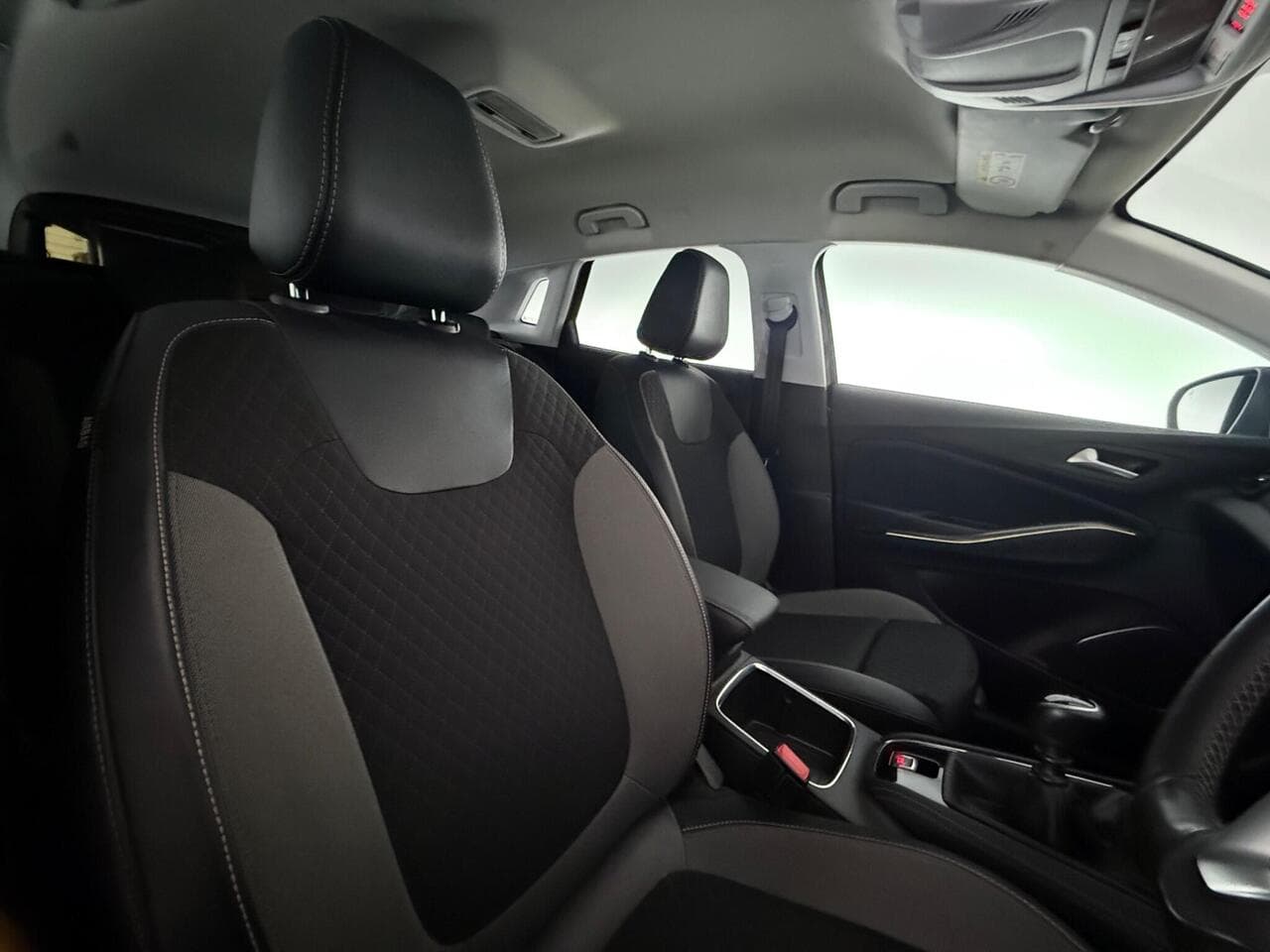 Vauxhall Grandland X thumbnail Seat Driver