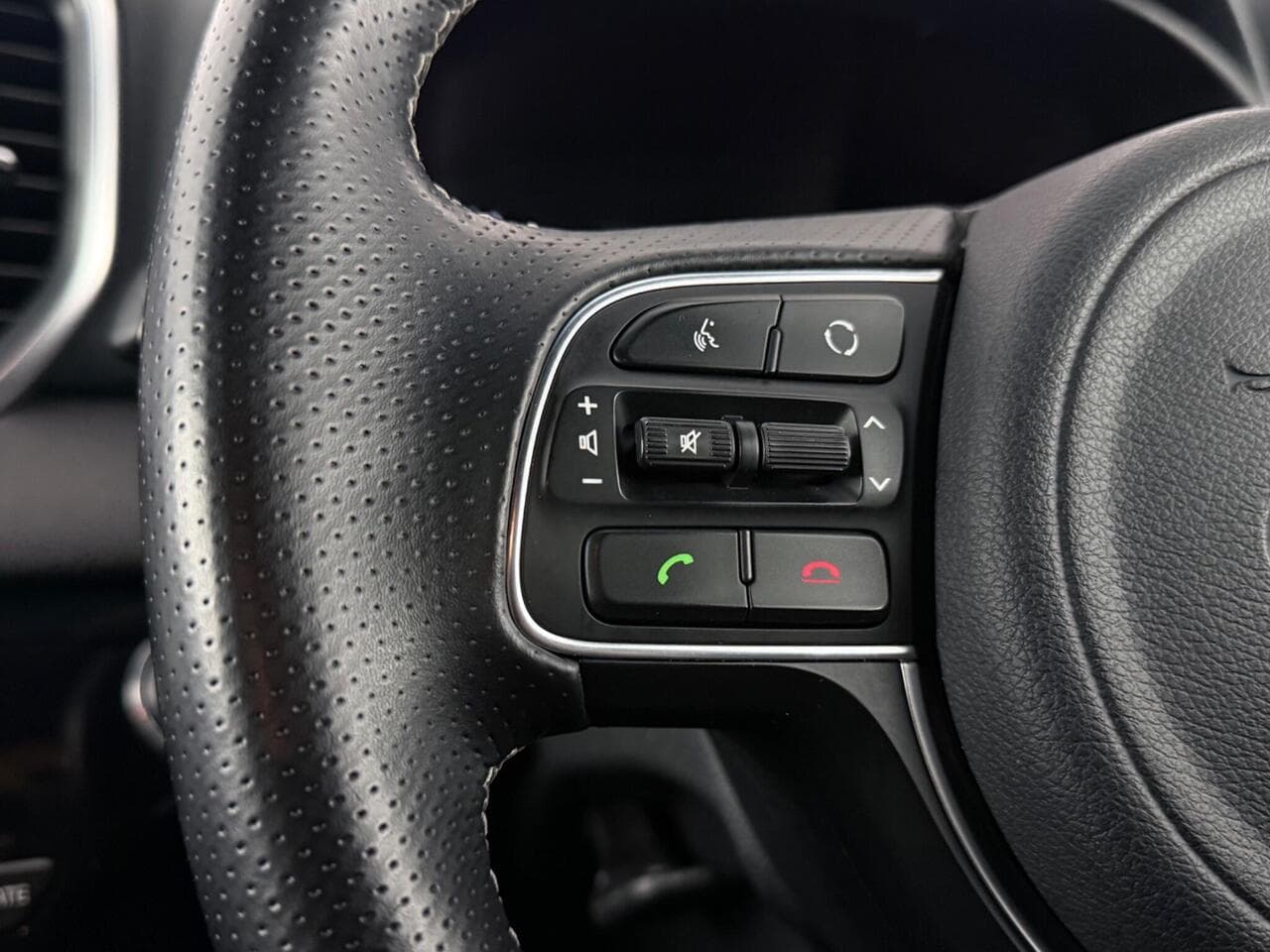 Kia Sportage thumbnail Misc Controls