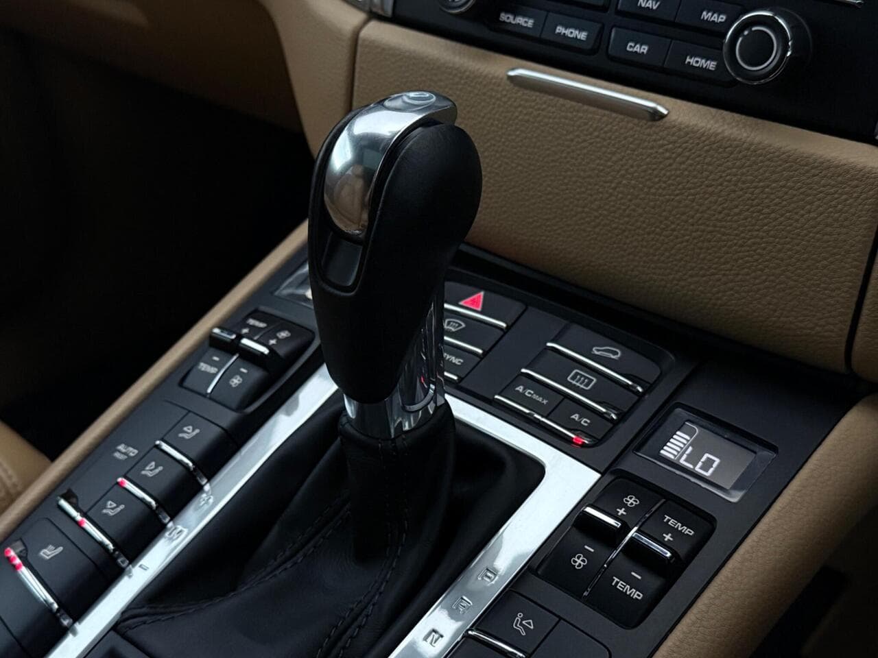 Porsche Macan thumbnail Interior Front