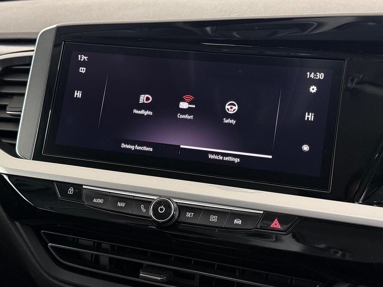 Vauxhall Grandland thumbnail Infotainment System