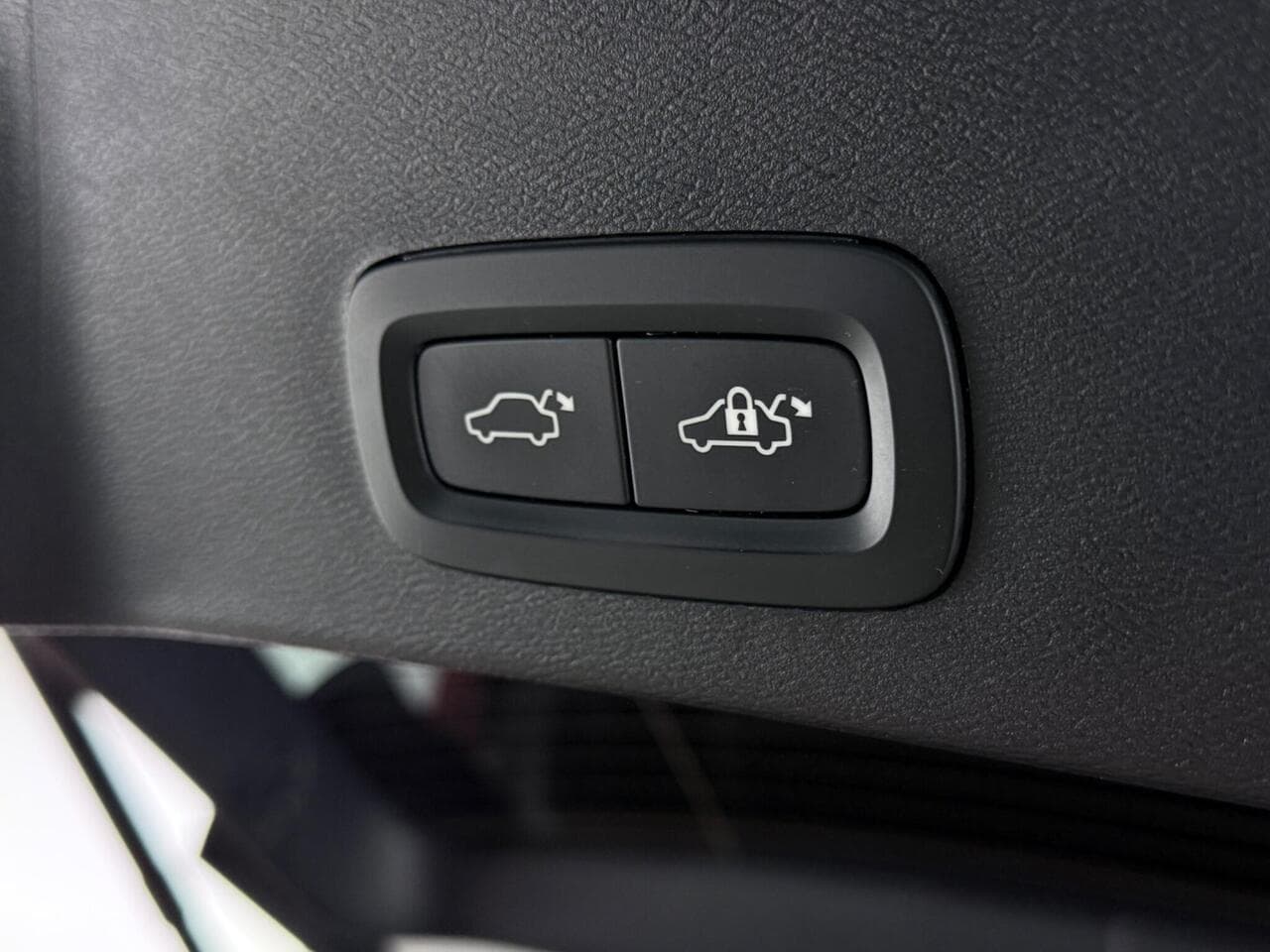 Volvo XC40 thumbnail Misc Controls