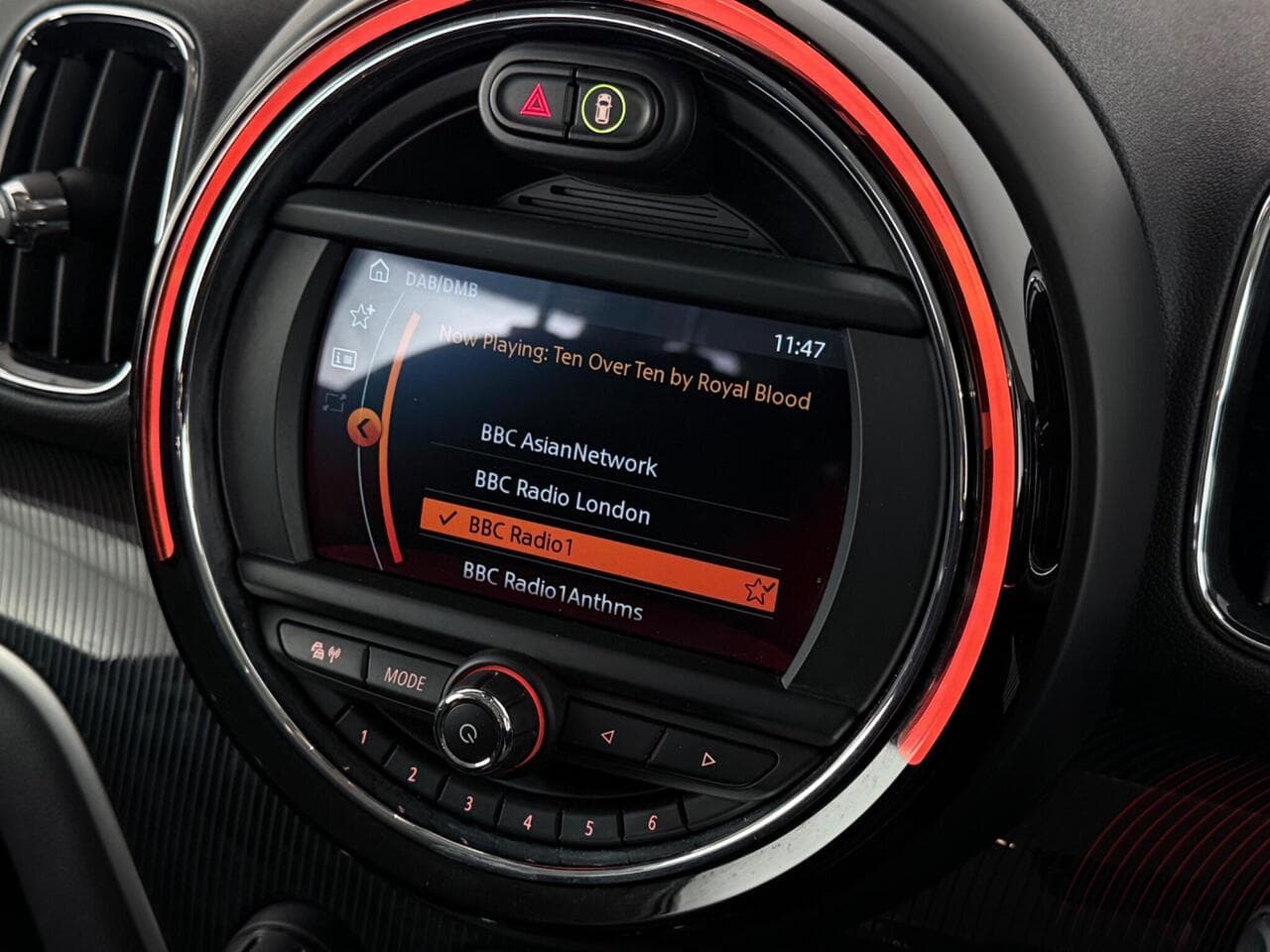 MINI Countryman thumbnail Infotainment System