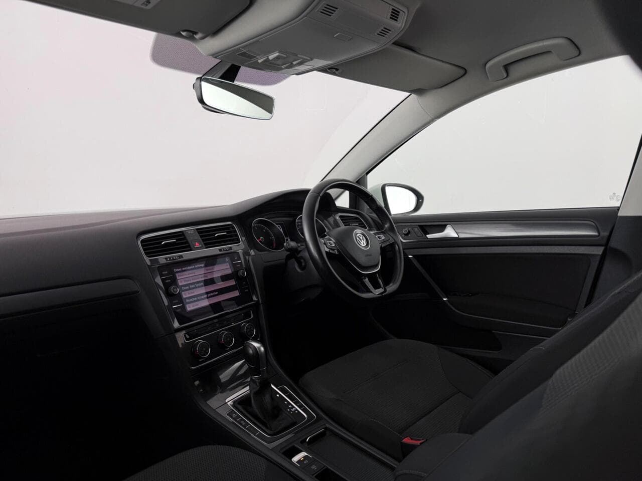 Volkswagen Golf thumbnail Interior Front