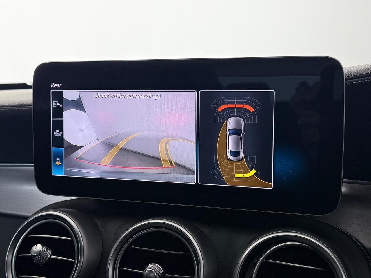 Mercedes-Benz C Class thumbnail Infotainment System