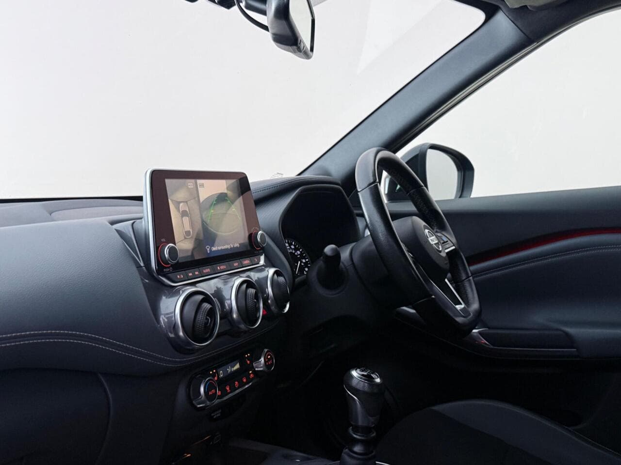 Nissan Juke thumbnail Interior Front