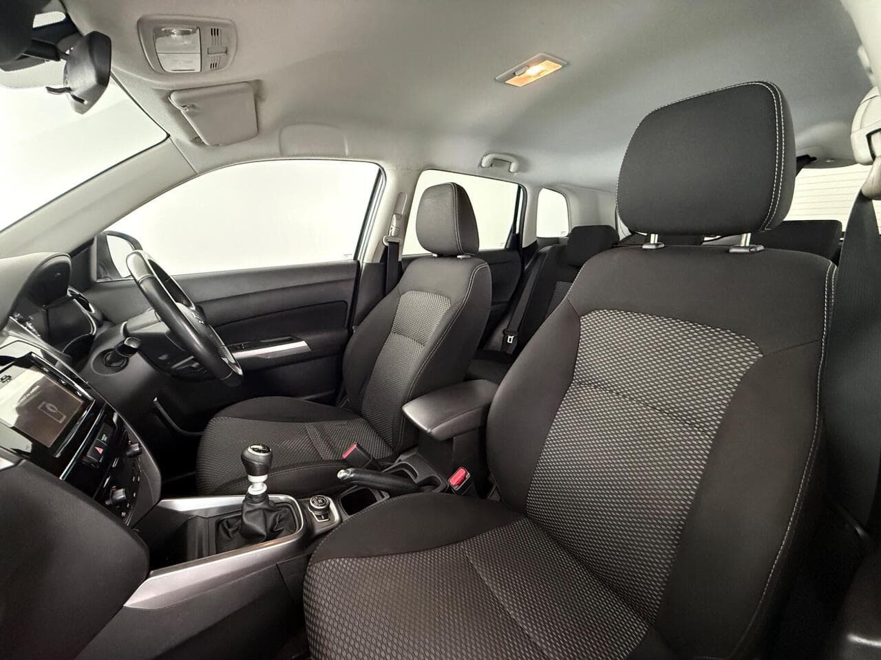 Suzuki Vitara thumbnail Seat Front Passenger