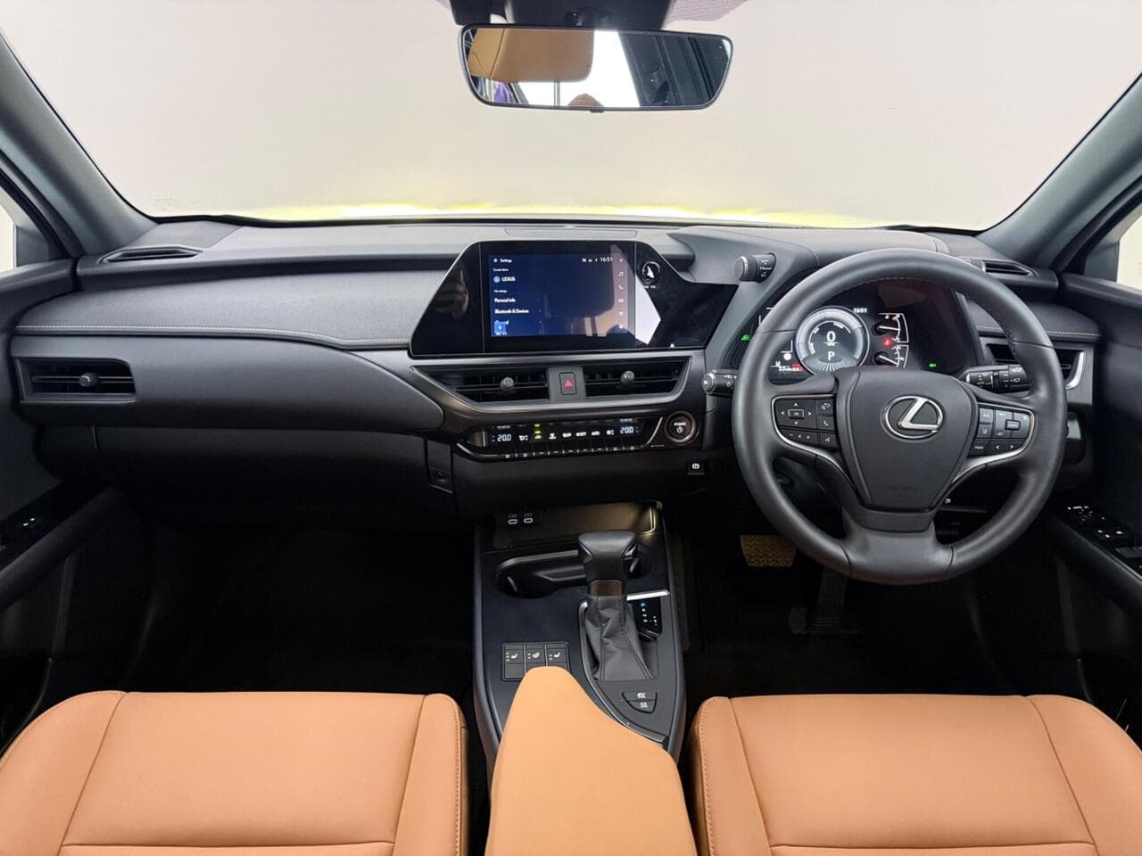 Lexus UX thumbnail Interior Front