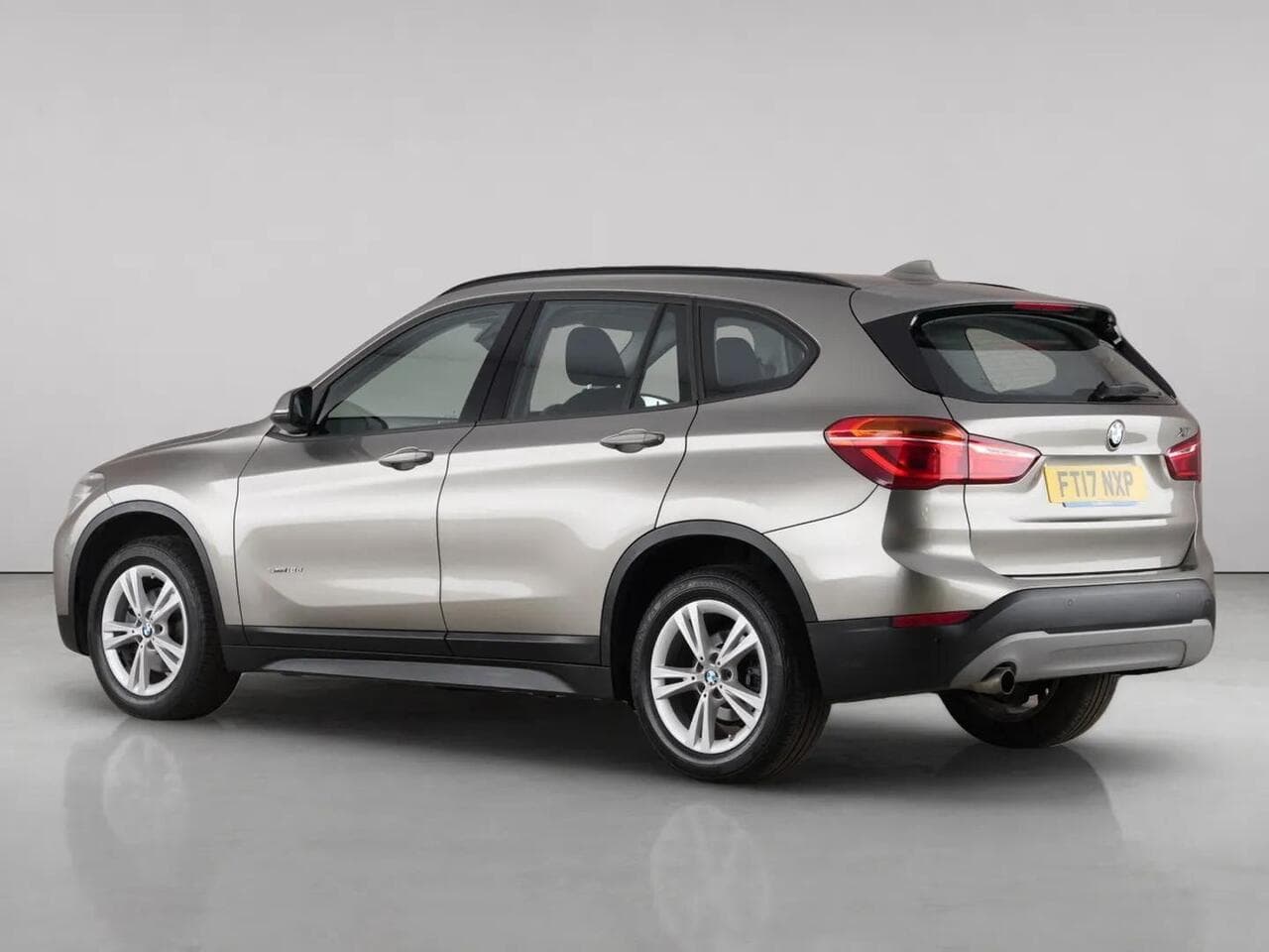 BMW X1 thumbnail Rear Left