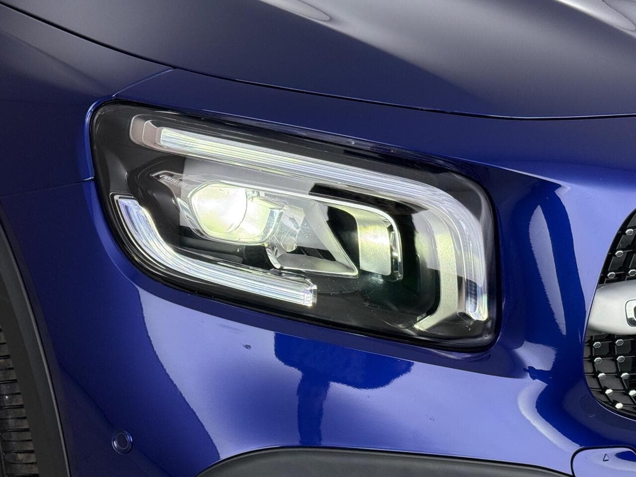 Mercedes-Benz GLB thumbnail Lights Front