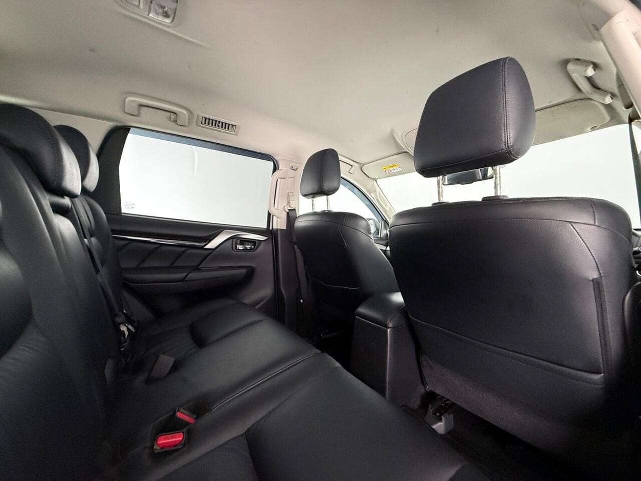 Mitsubishi Shogun Sport thumbnail Seats Rear